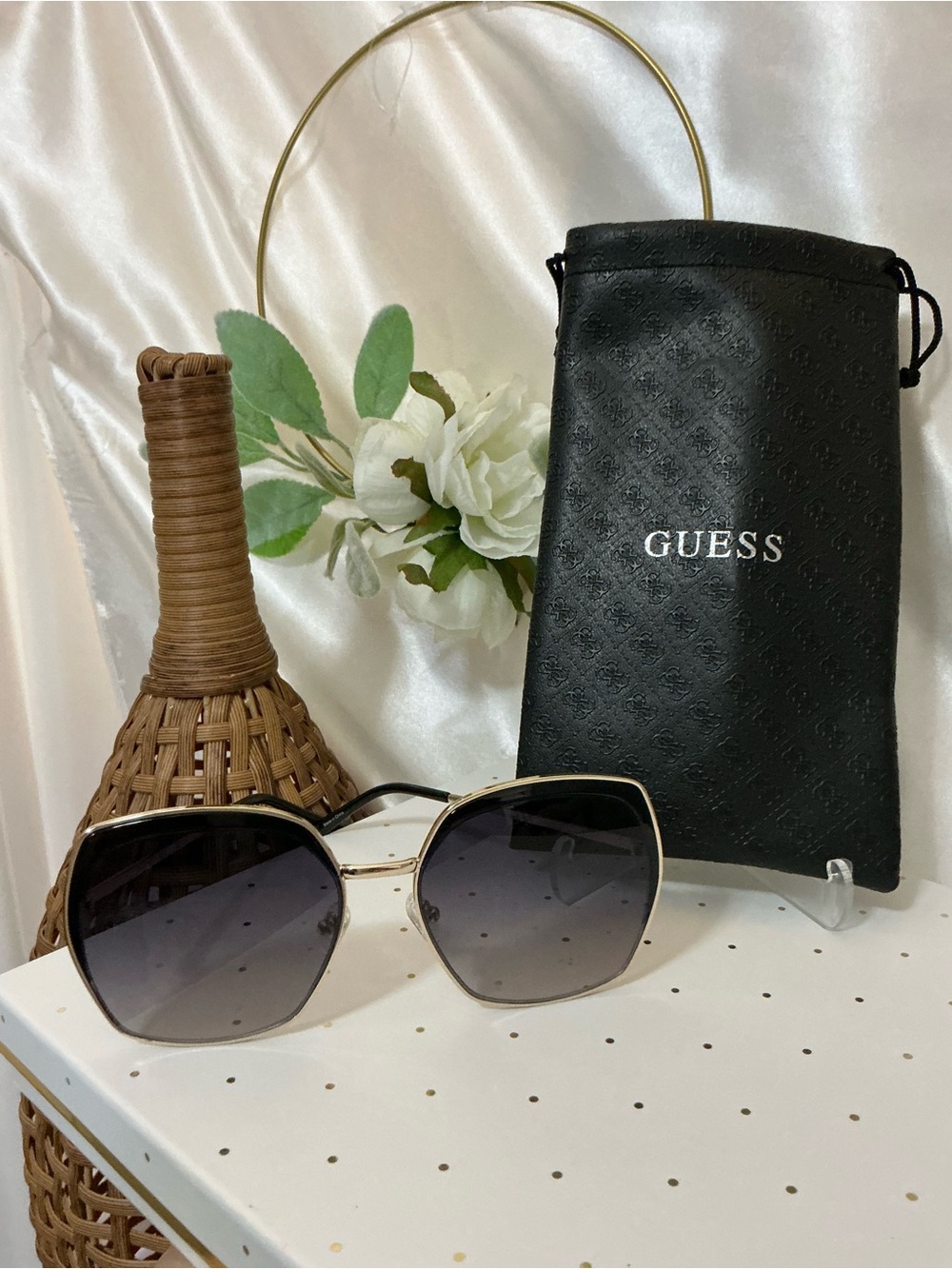 NWOT GUESS Black Gradient Lens Women's Sunglasses 59 18 145 with Case